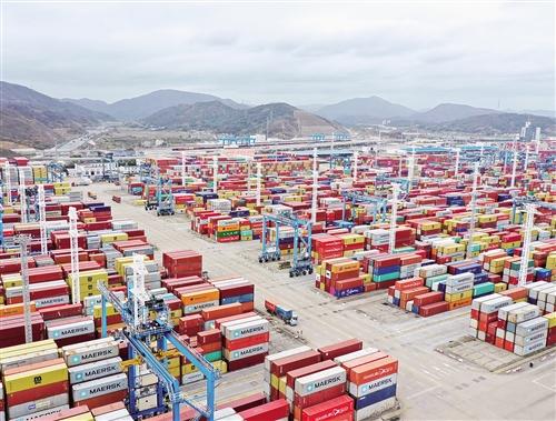 港口生产忙