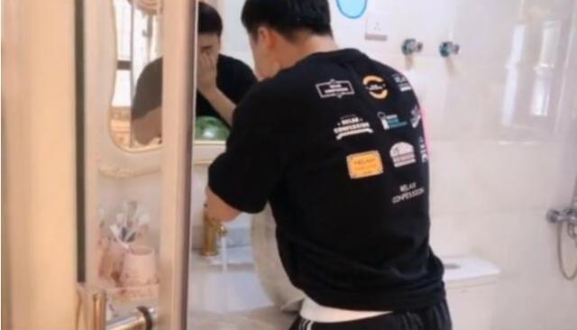 超级宝妈▲老公体验当孕妇，半天就泪流满面：能先取下来，上个厕所吗？