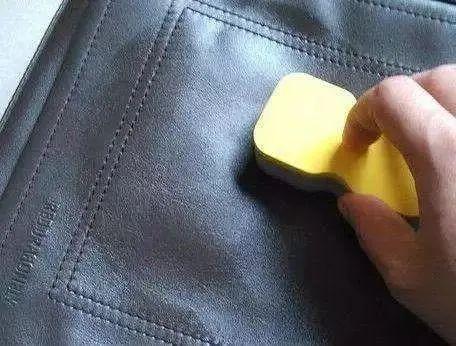 冬天厚衣服脏了，先别着急洗，试试这些方法，实用