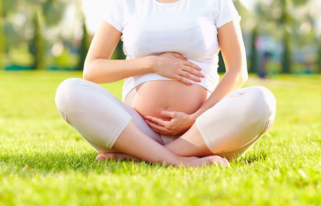 婉转应和|孕妈“子弹肚”走红,网友猜测多胞胎,医生:不要太乐观