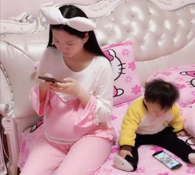 你的育儿经▲都说熟能生巧，为何那么多二胎妈妈还在“叫苦”？养娃真的不简单