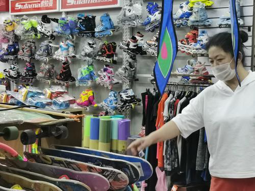 你的育儿经|“不差钱”！儿童户外运动装备销售火爆