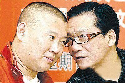 郭德纲拿可乐酸梅汤祭拜恩师，遭人非议，却表示还要送一辈子|fun娱乐