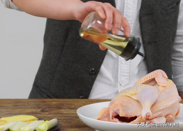 盐焗鸡这样做还是第一次见，软嫩营养，鲜香味美，家中孩子特爱吃