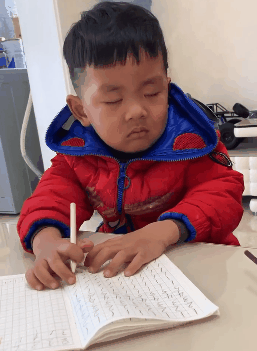 暖先生格调@“ 再不开学，我要和我妈打起来了！”