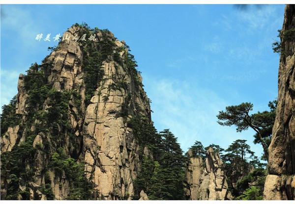 在路上▲天下第一奇山,风景优美奇松怪石,游客慕名而来