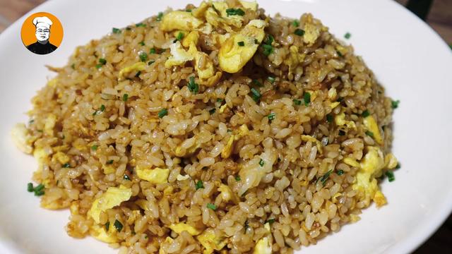 酱油炒饭怎么炒最好吃？大厨教你正确做法，米饭粒粒分明，太香了