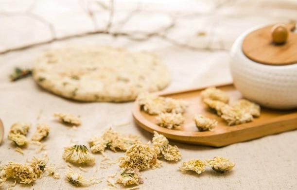 菊花茶|菊花清热降火美容养颜，但4类人不宜喝