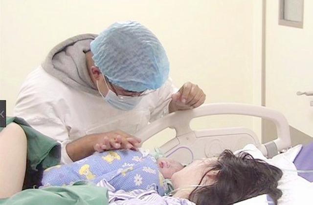 『超级宝妈』＂发生意外先保我＂，孕妈分娩时的自救，在医生看来就是无知