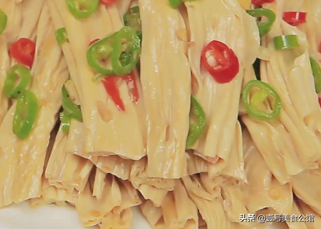 居家分享酸辣腐竹的好吃做法，简单营养，美味解馋，家人特爱吃