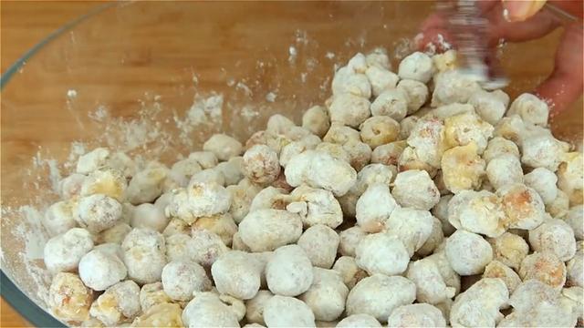 花生米加2个鸡蛋，没想到这么好吃，外酥里脆，当零食下酒都可以