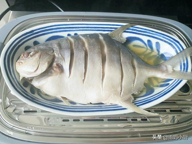 天冷了孩子迷上吃鱼，不腌渍不红烧，上锅蒸一蒸，美味健康不上火
