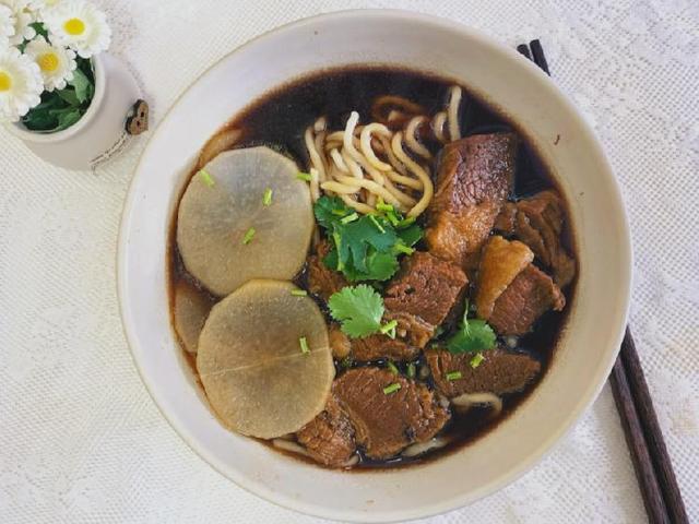 放开那块牛肉，交给电饭锅来