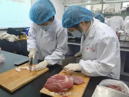老师|馋哭！大学生上课做腊肠！老师：过年带回