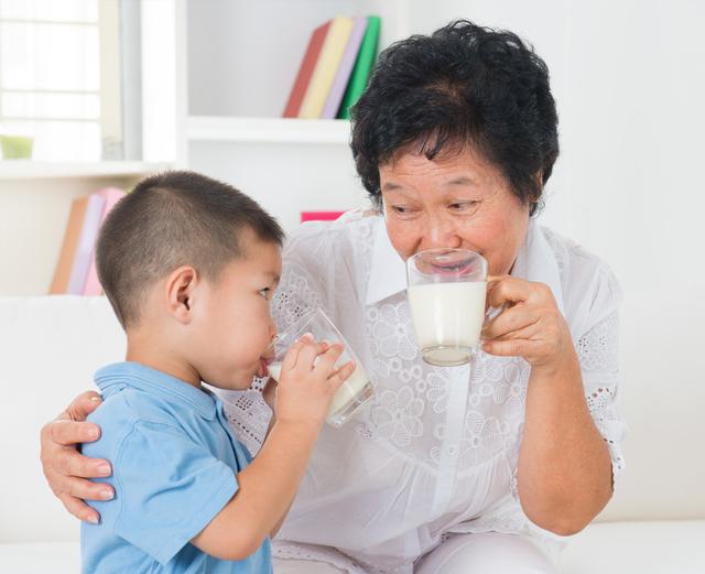 「你的育儿经」奶奶带娃和妈妈带娃的区别，孩子午睡时间的不同，身高有影响
