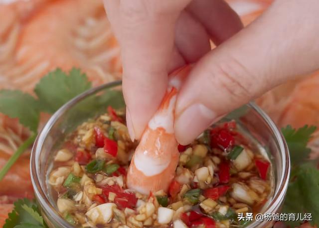 白灼虾怎么做才好吃？学会这2步，你也可以做出孩子爱吃的美味