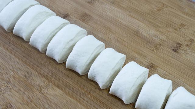 饼烙得像锅盔？教你个好方法，外酥里软、全是小薄层，凉了也不硬