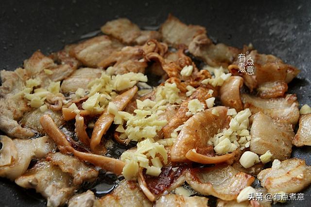 冬天喝酒，花生凉菜靠边站！下酒菜吃它，干香有嚼劲，吃着贼香