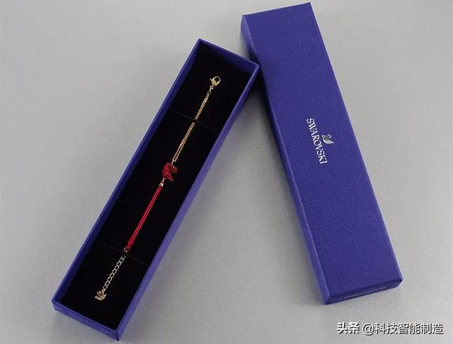 时尚探究社施华洛世奇火了125年的奢侈品牌，人造玻璃，价格却堪比天然水晶