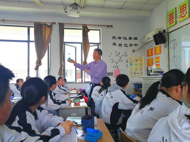 超级宝妈▲“你那么聪明，为什么不努力？”别让你以为的鼓励，毁掉孩子未来