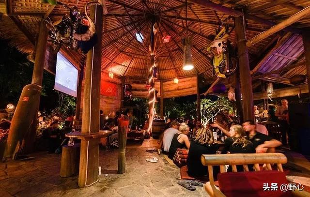 旅行百事通▲山洞里藏上万尊佛像，东南亚隐藏的人间宝地