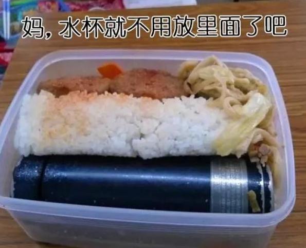 日本妈妈做的便当火了，个个都是“黑暗料理”，网友：母爱如山崩