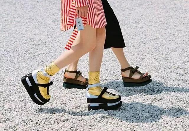 时尚探究社今夏穿裙子千万别配这四双鞋，简直丑哭啦