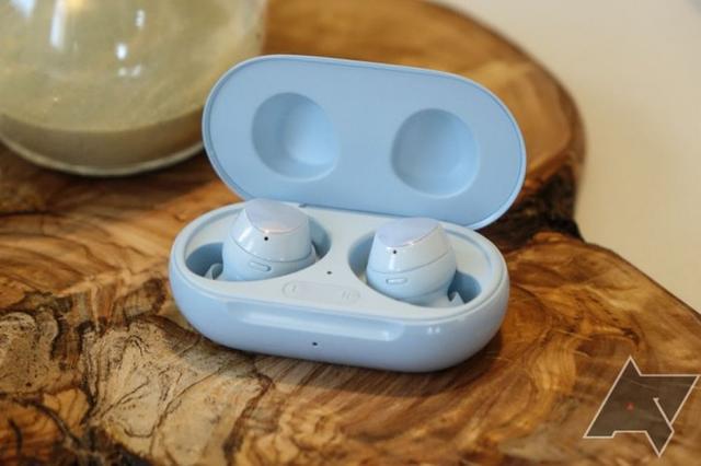 #环球网#Galaxy Buds+登场：续航从13小时升至22小时