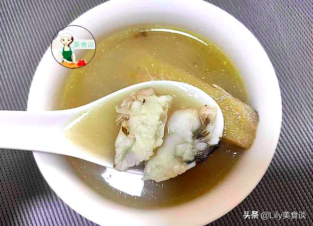 炖鱼汤时，加入一小块粉葛，原来好处这么多，冷天吃它营养不上火