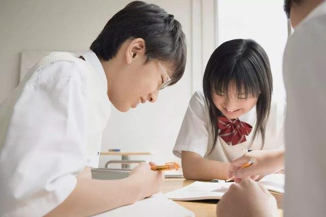 你的育儿经|“我是你妈还管不了你？”“纠缠型母亲”对孩子的危害，让人后怕