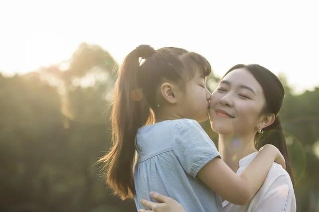 你的育儿经@孙女哭闹遭爷爷掌掴，“你也是这样带大的”，这句话，我听够了！