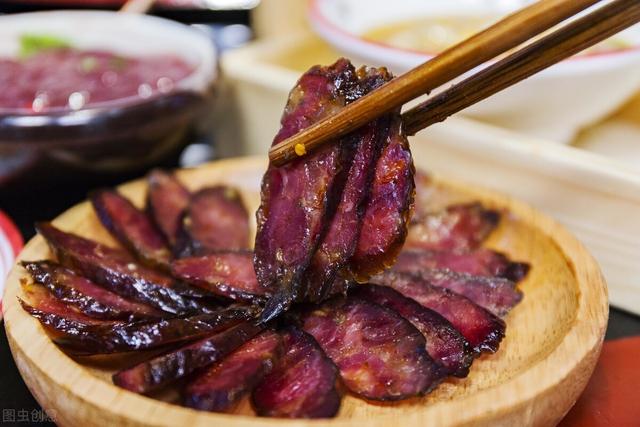 炒菠菜没焯水，难怪不好吃，教你热水下锅，菠菜翠绿爽口不发黑