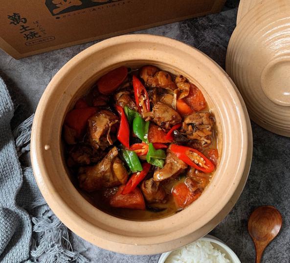 炖鸡时放哪几种香料？大厨：用“它”就够了，鸡肉鲜嫩无腥味