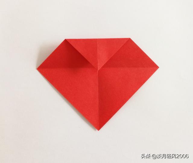 『超级宝妈』幼儿小手工，一张纸折出一个爱心的方法，简单易学