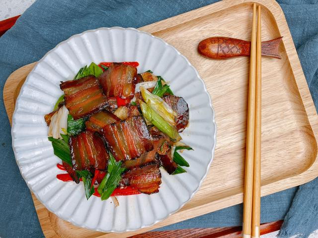 没有地方熏腊肉，试试酱油肉，2步就完成，色泽红亮比腊肉还好吃