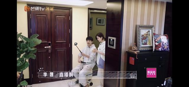 因戏生情，没想到戏外“小燕子”和“尔康”的婚后生活这么甜|资讯早知道