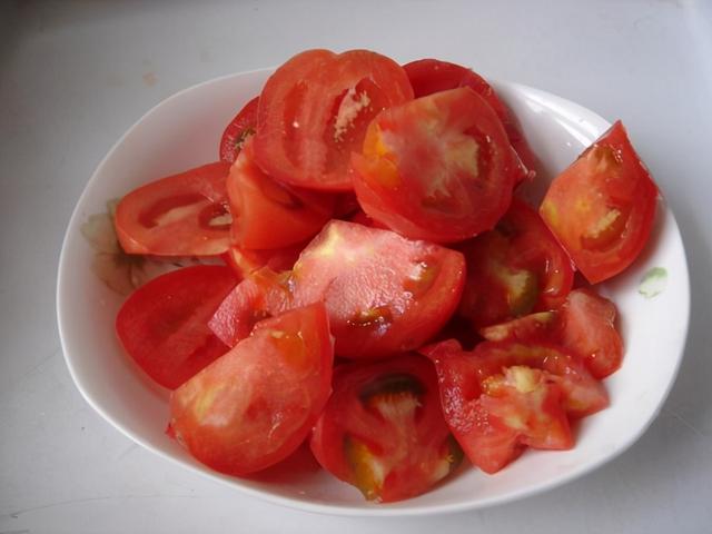 学会这样做西红柿青椒炒蛋，营养美味又解馋下饭，孩子们特喜欢