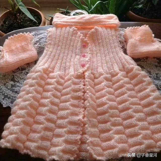 『超级宝妈』快来织一件这样的宝宝裙子吧！可爱而且漂亮，春季穿好合适哦！