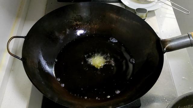 香炸素萝卜丸子这样才最酥脆好吃，不加水不回软，外焦里嫩不油腻