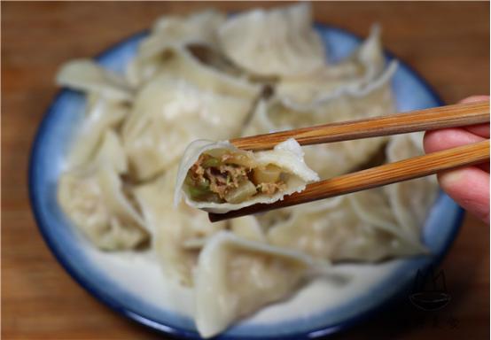 做萝卜馅时，用食盐杀水还是下锅焯水，都不对！大厨教你正确做法