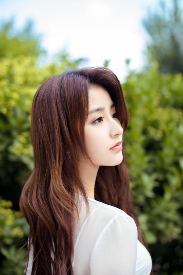 酸甜透明夹心|金子涵明明是九头身身材，穿蓝色衬衫却清新甜美，19岁的清纯