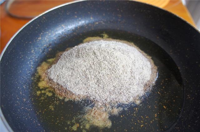 童年记忆，用面粉冲水喝，干香浓稠还“管饱，”以后不用做早餐了