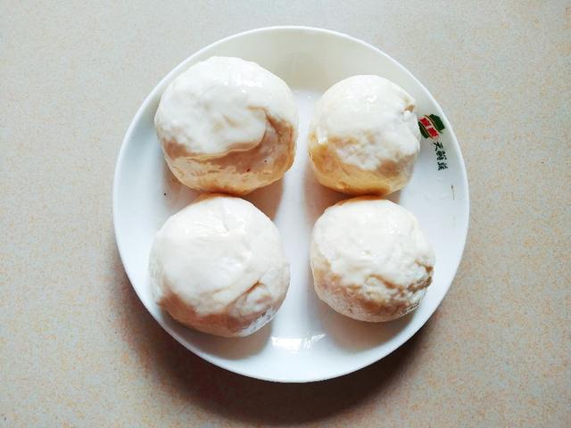 烙饼最忌“揉”，老妈用了几十年烙饼的方法，柔软多层，久放不硬