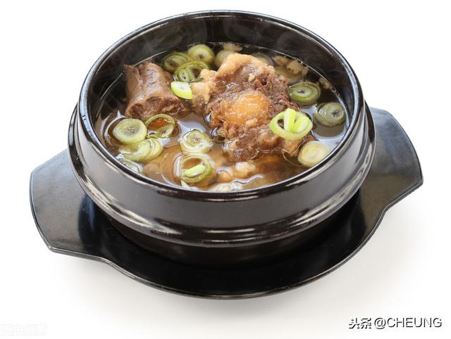 法式红酒牛尾浓汤，冬天一碗暖心汤，营养又养生，超美味的家常菜