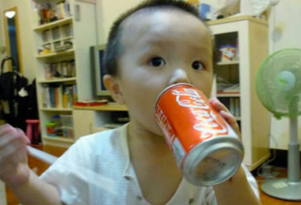 你的育儿经■吃一口等于吃5个垃圾袋，3种零食不要碰，孩子常吃上火还不发育