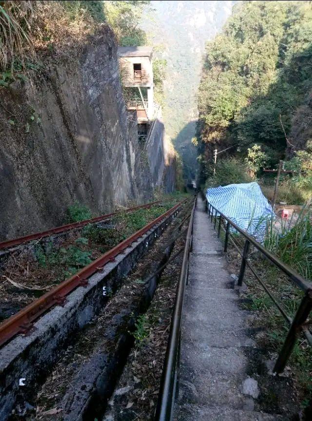 广东大峡谷天梯1398级台阶,80层楼高,再也不去了,腿现在还发抖