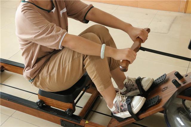 老罗推荐入手，可锻炼全身83%的肌肉，野小兽划船机开箱分享