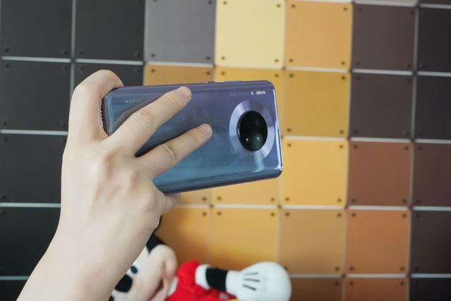 华为mate40发布之际，聊聊mate30半年使用感受和配件