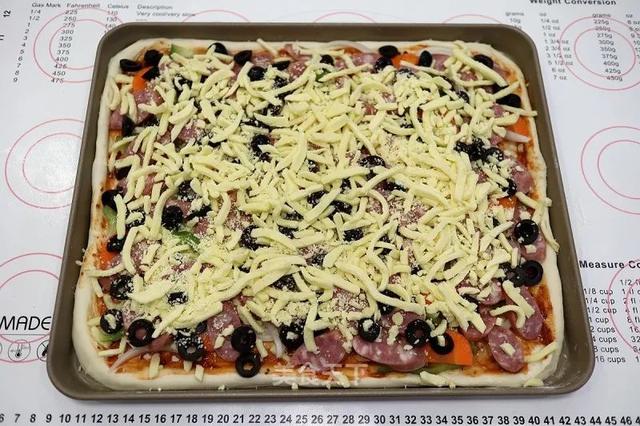 自制家庭版披萨，真材实料，好吃又健康！一点不比餐厅卖的差