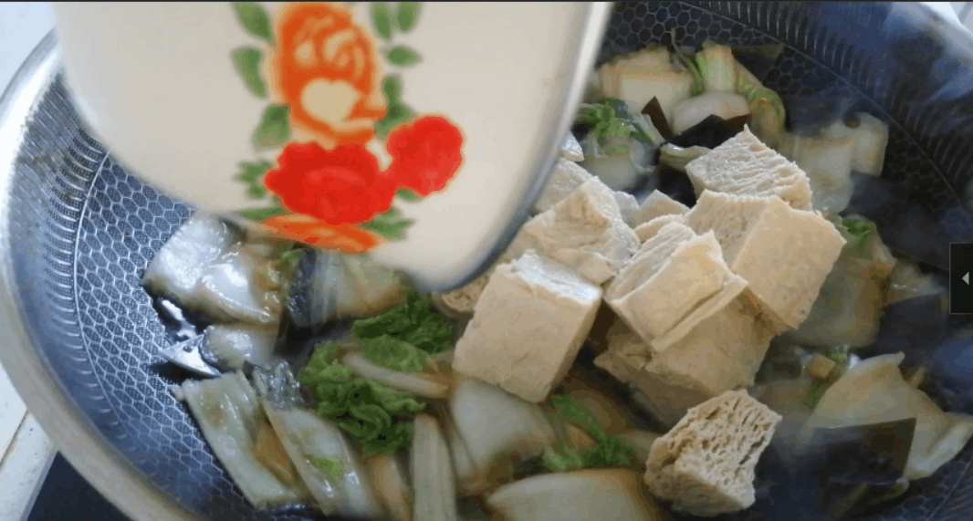 北方人的家常菜：海带白菜烧冻豆腐